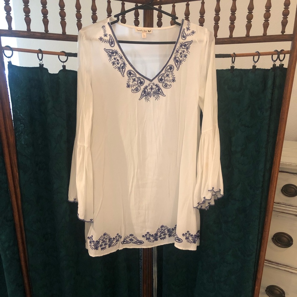 White tunic with blue embroidery